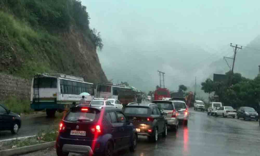 కుండపోత వానలు.. 50 రహదారుల మూసివేత