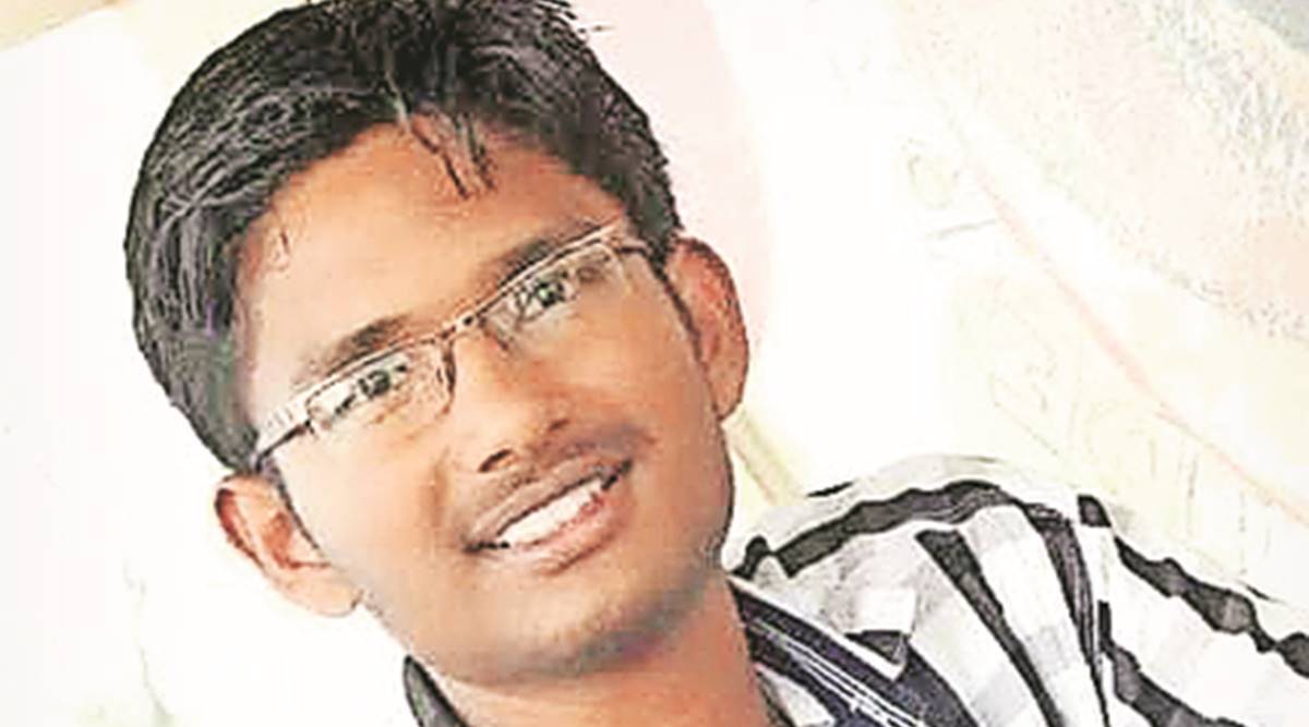 కోరుకున్న కొలువు సాధించిన కూర‌గాయ‌ల విక్రేత కుమారుడు