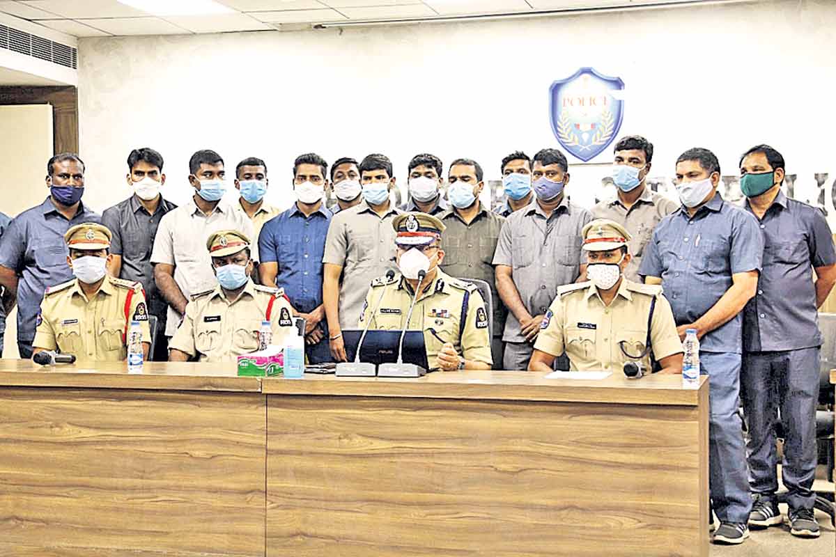 కారు నంబరు మార్చేస్తారు..!