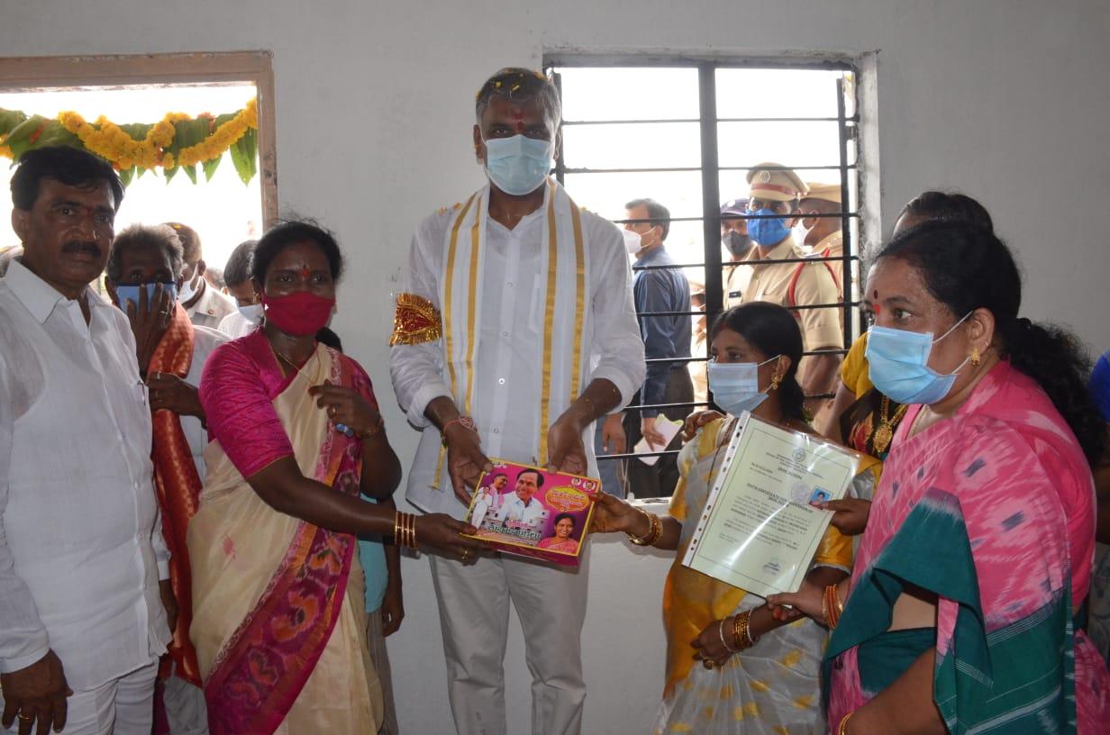 గ్రామాల్లో బ్ర‌హ్మాండ‌మైన అభివృద్ధి : మంత్రి హ‌రీష్ రావు