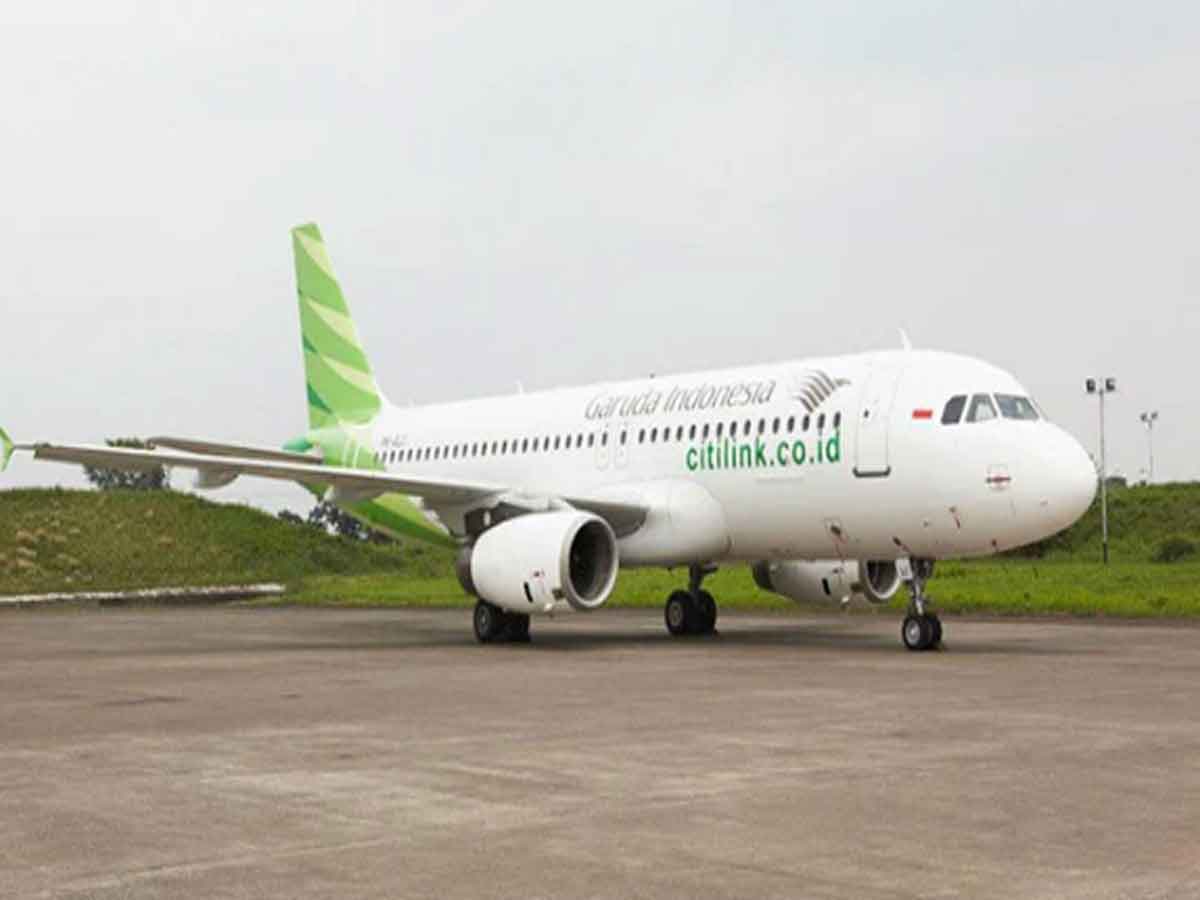 భార్య వేషంలో విమానంలో ప్రయాణించిన కరోనా పాజిటివ్‌ వ్యక్తి