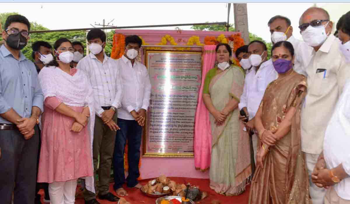 మ‌హ‌బూబాబాద్‌ను అన్ని విధాలా అభివృద్ధి చేస్తాం : మంత్రి స‌త్య‌వ‌తి