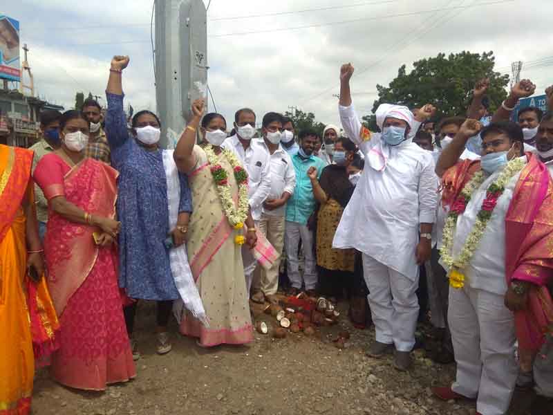 దమ్ముంటే కేంద్రంతో కొట్లాడండి