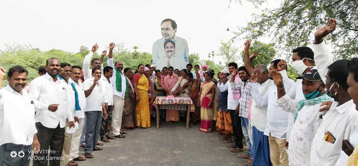 ఘనంగా మంత్రి ఎర్రబెల్లి జన్మదిన వేడుకలు