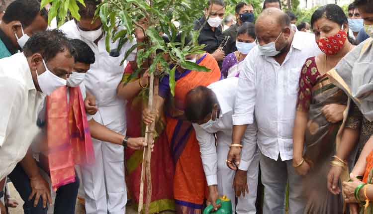 కరీంనగర్‌ను అద్భుతంగా తీర్చిదిద్దుతున్నాం