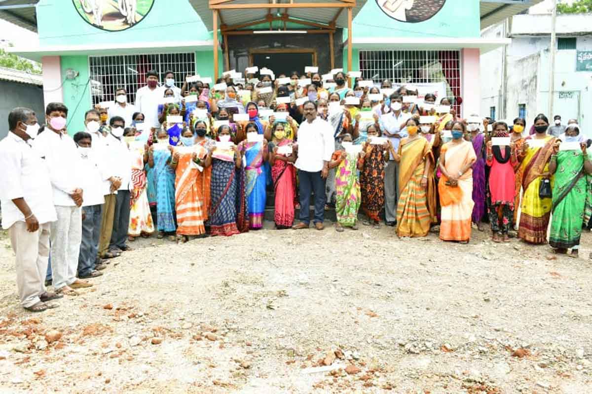 ఆడబిడ్డల పెండ్లికి కల్యాణలక్ష్మి అండ