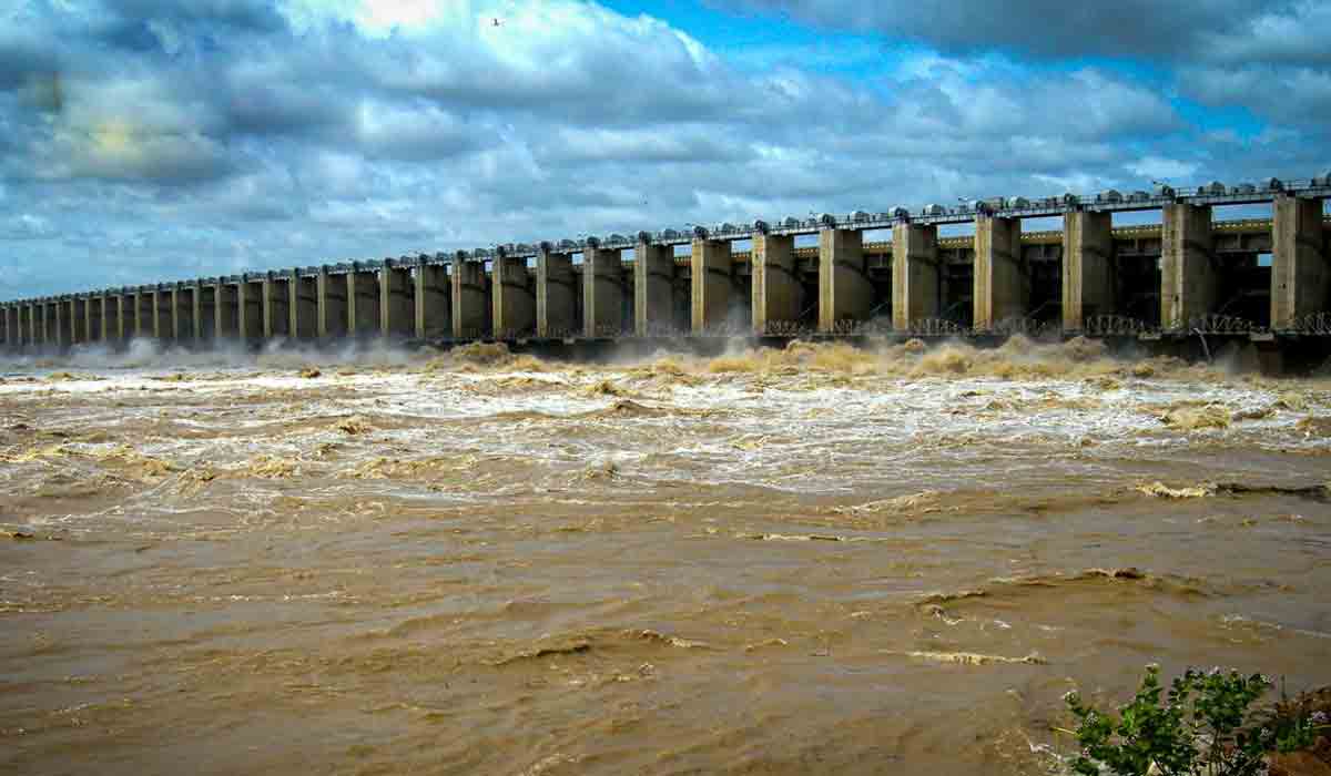 జూరాలకు వరద ఉధృతి.. 44 గేట్లు ఎత్తివేత