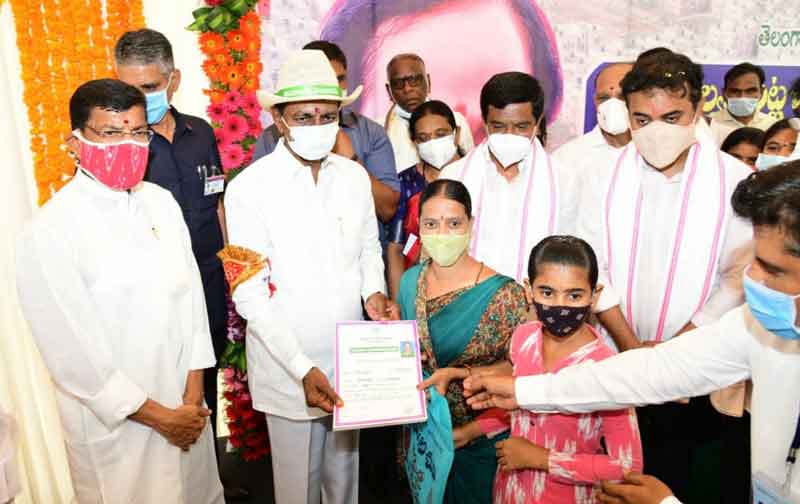 నేతన్నకు బీమా ధీమా