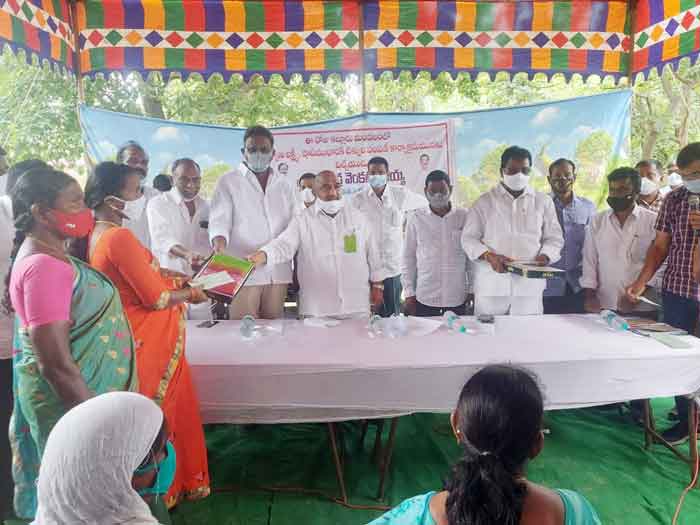 నిరుపేద కుటుంబాలకు చేయూత