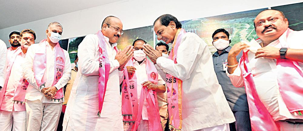 దళిత బంధును ఎవరాపగలరు?