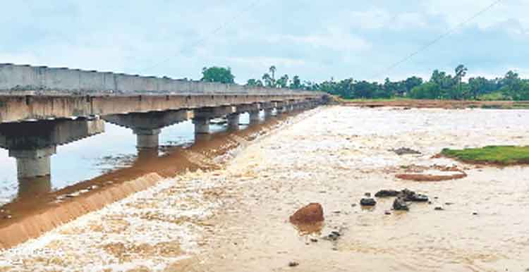 రెండు రోజులుగా ఎడతెగని జల్లులు