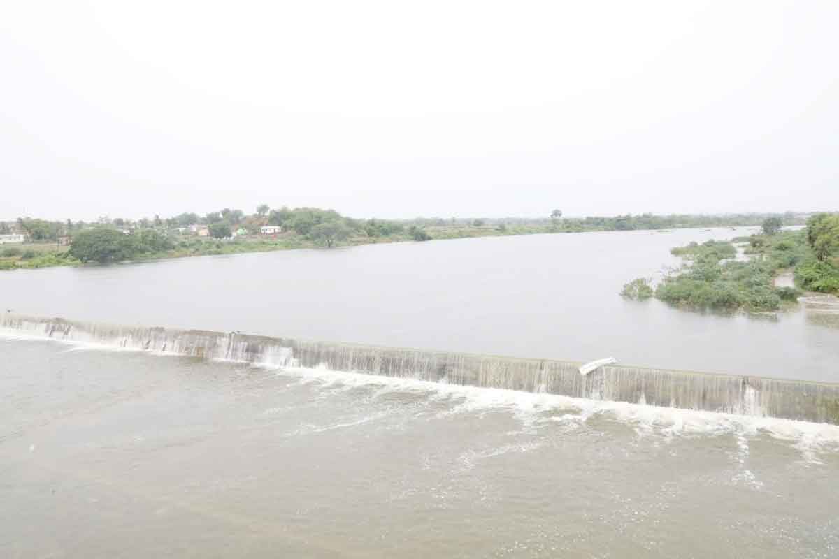 చకచకా చెక్‌డ్యాంలు