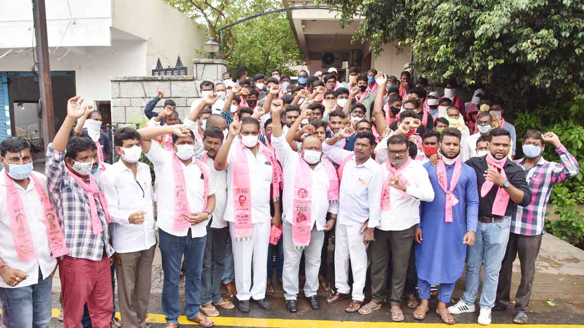 అభివృద్ధిని చూసే చేరుతున్నాం..