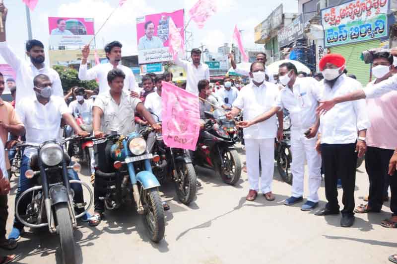 మోసం చేసిన ఈటలకు గుణపాఠం చెప్పండి