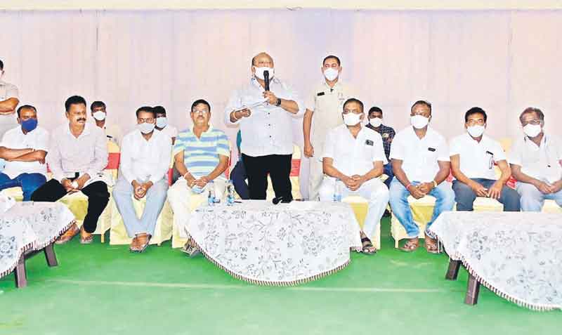 ఈటలవి అన్నీ తప్పులే