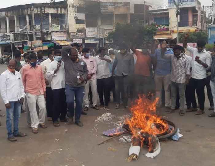 దళిత వ్యతిరేకి ఈటల.. ఖబడ్దార్‌