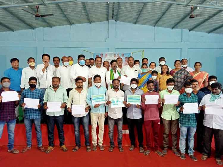 నిరుపేదలకు అండగా ప్రభుత్వం