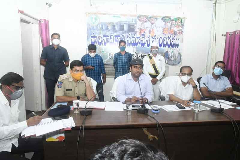 ప్రజలు అప్రమత్తంగా ఉండాలి