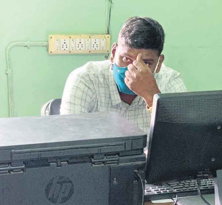 ఏసీబీకి చిక్కిన ఎస్‌ఐ