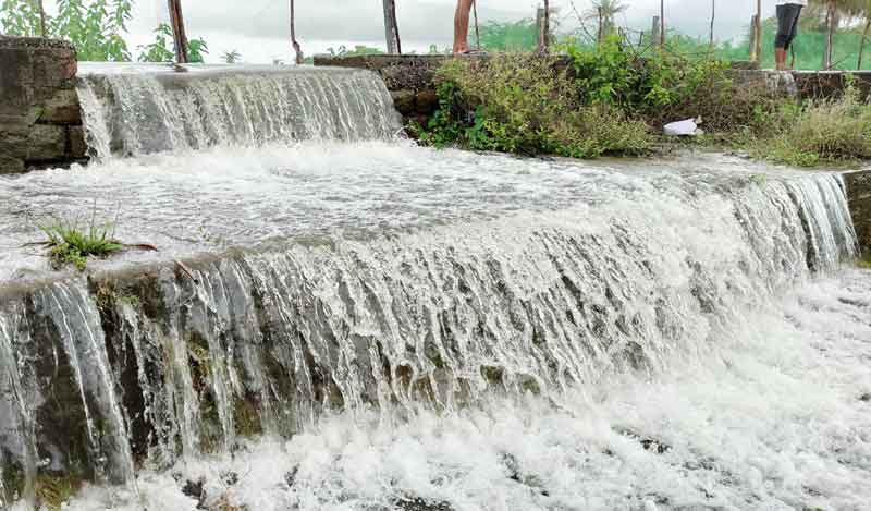 చెరువులకు జలకళ..