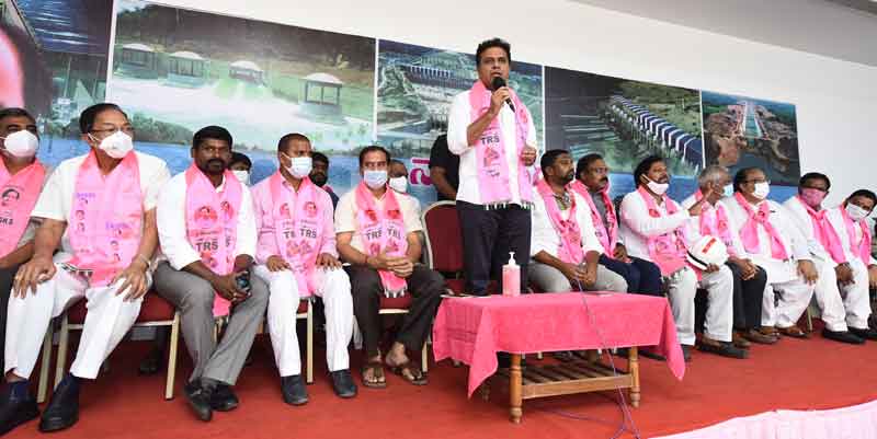 పబ్లిసిటీ పిచ్చోళ్లు!