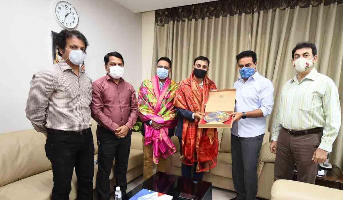 మంత్రి కేటీఆర్‌ను క‌లిసి గోల్డ్‌మన్ సాచ్స్ కంపెనీ ప్ర‌తినిధులు