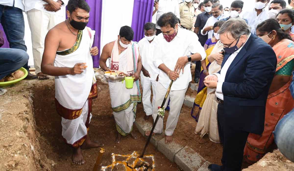 సిరిసిల్ల‌కు మంచి రోజులు.. అప‌రెల్ పార్కులో 10 వేల మందికి ఉపాధి : మంత్రి కేటీఆర్