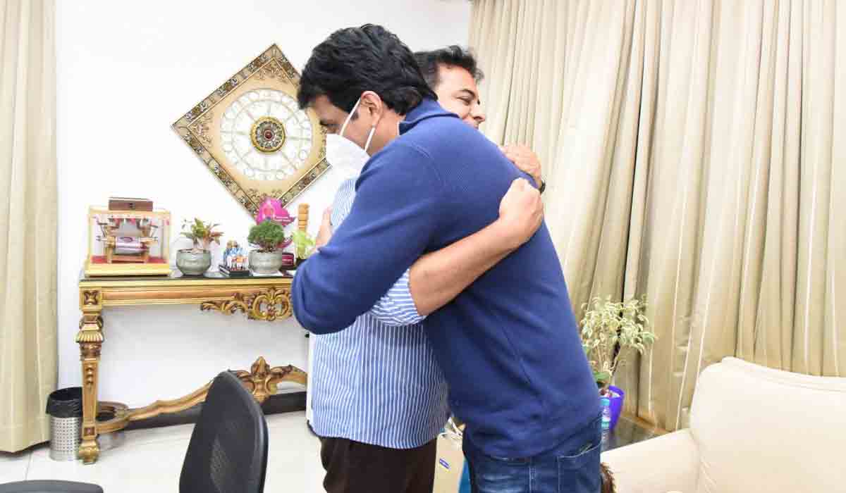 కేటీఆర్ సూప‌ర్ స్టార్.. సోనూసూద్ బ‌ర్త్‌డే విషెష్