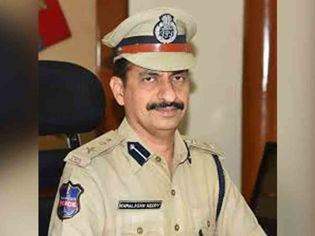 కరీంనగర్‌ పోలీస్‌ కమిషనర్‌ కమలహాసన్‌ రెడ్డి బదిలీ
