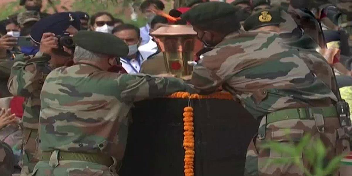 కార్గిల్ విజ‌య్ దివ‌స్‌: అమ‌ర‌వీరుల‌కు ఘ‌న నివాళులు..!