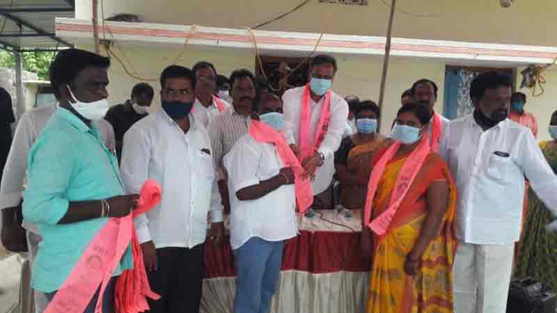 ఈటలది మొసలి కన్నీరు