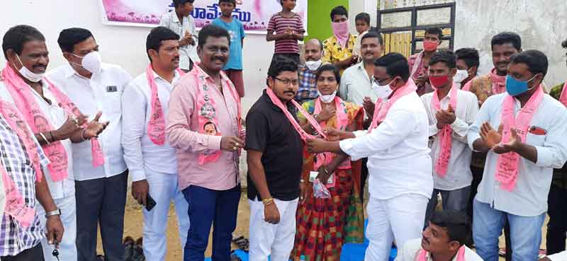 టీఆర్‌ఎస్‌ వెంటే ఉంటాం