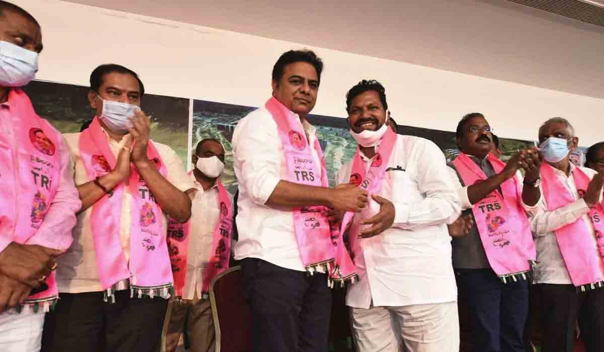 టీఆర్ఎస్‌లో చేరిన సింగ‌రేణి బీఎంఎస్ అధ్య‌క్షుడు మ‌ల్ల‌య్య‌