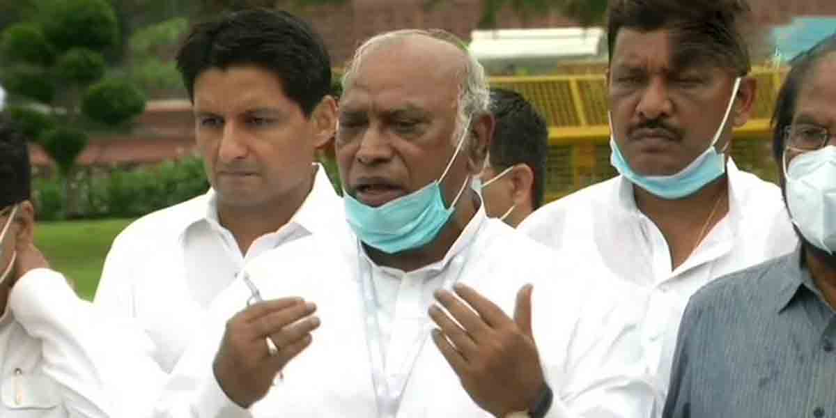 దేశంలో నియంతృత్వం రాజ్య‌మేలుతోంది: మ‌ల్లిఖార్జున ఖ‌ర్గే