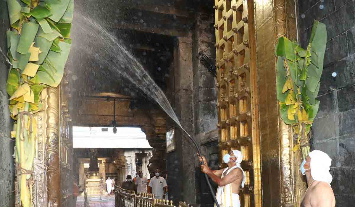 శ్రీవారి ఆలయంలో శాస్త్రోక్తంగా కోయిల్‌ ఆళ్వార్‌ తిరుమంజనం