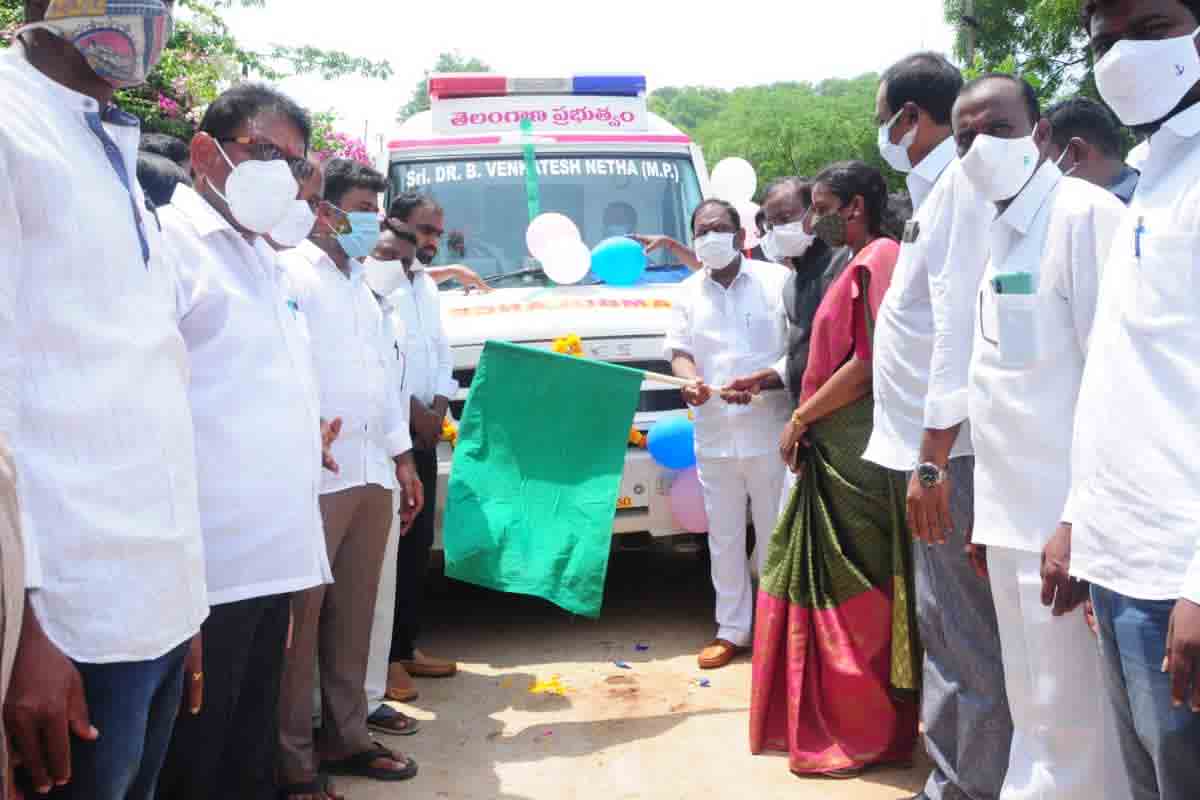 అంబులెన్స్‌ ప్రారంభించిన మంత్రి కొప్పుల ఈశ్వర్‌