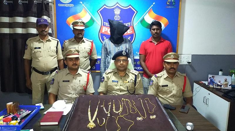 నమ్మకంగా ఉంటూ నట్టేట ముంచాడు