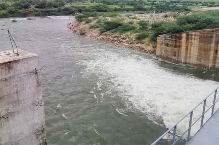 వనపర్తి జిల్లాలో భారీ వర్షం