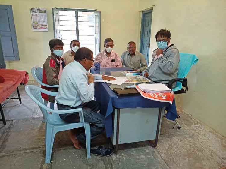 మండలాన్ని సందర్శించిన డీఈవో