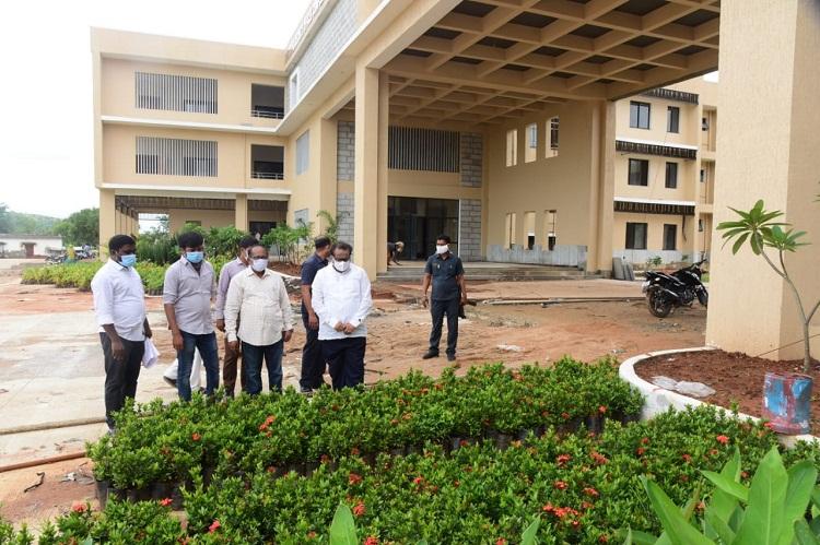 ఒకేరోజు 10లక్షల మొక్కలు నాటాలి : కలెక్టర్‌