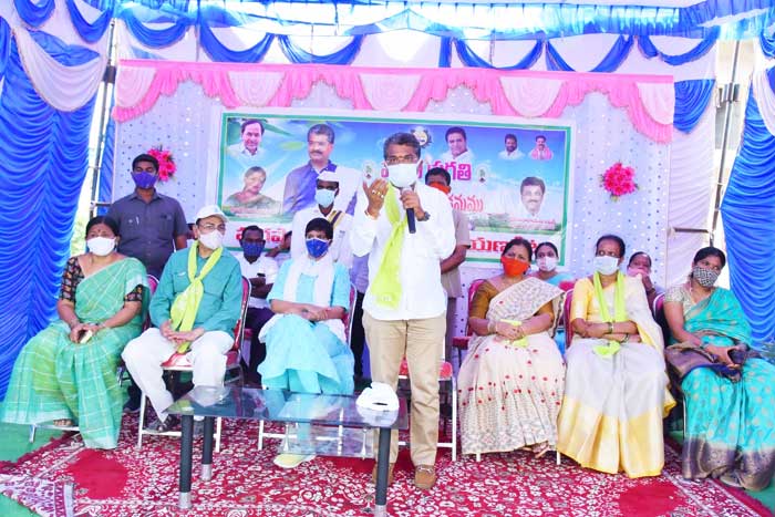 బంగారు తెలంగాణను తయారు చేసుకోవాలి