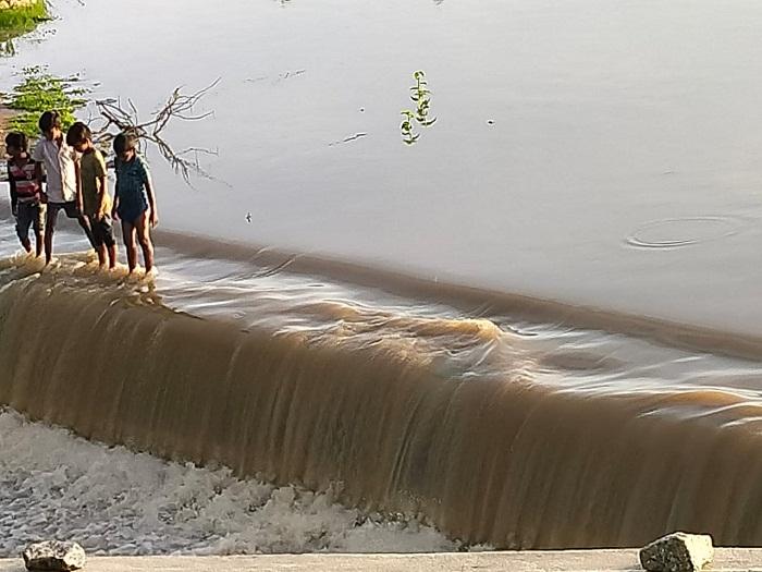 జిల్లా వ్యాప్తంగా విస్తారంగా వర్షాలు