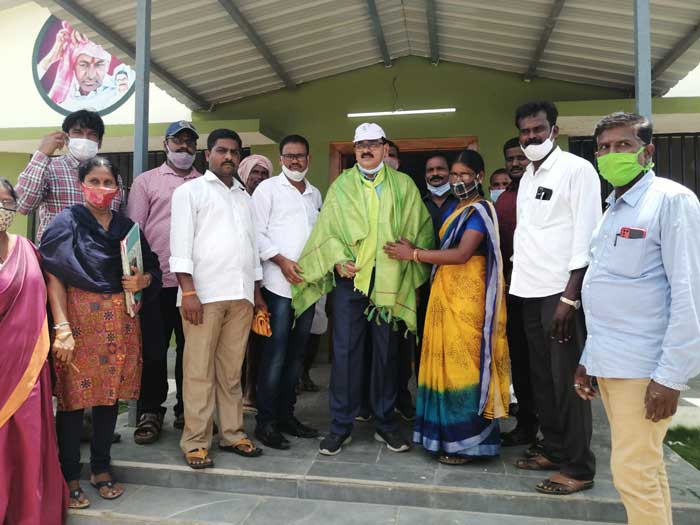 అన్ని గ్రామాల్లో పండ్ల మొక్కలు నాటాలి