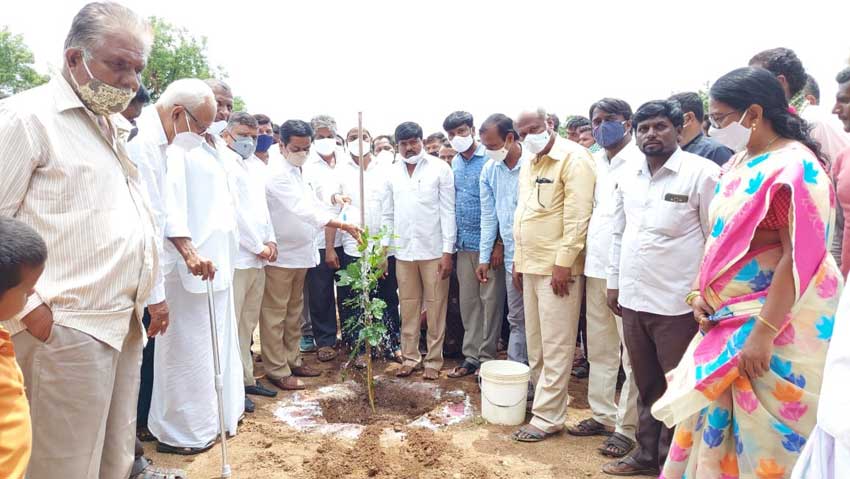 ఉత్సాహంగా కొనసాగుతున్న పల్లె ప్రగతి, హరితహారం