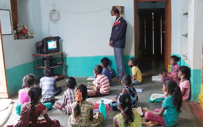 ఇంటిటా చదువుల పంట