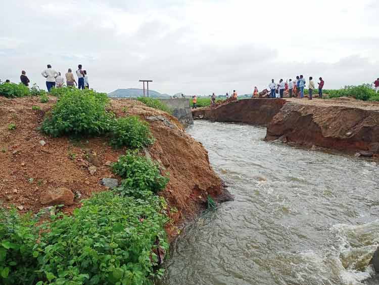 వాన హోరు..వరద జోరు