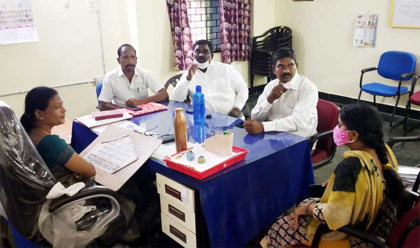 చెరువును ఆక్రమించినా.. చర్యలు తీసుకోరా..?