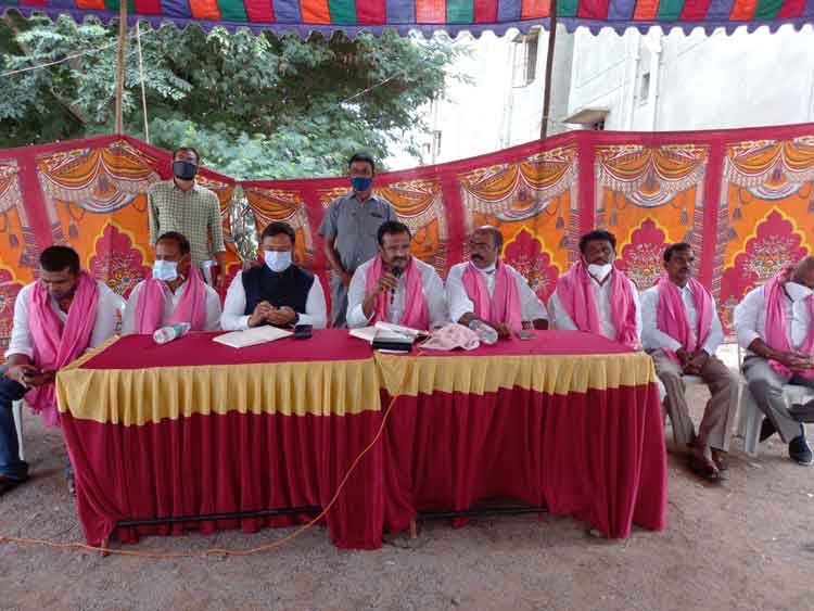 అభివృద్ధి పనుల్లో జాప్యం వద్దు