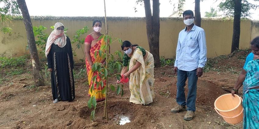 పరిసరాలనుశుభ్రంగా ఉంచుకోవాలి