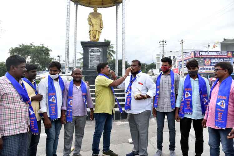 పేద దళితులకు అండగా నిలిచిన కేసీఆర్‌